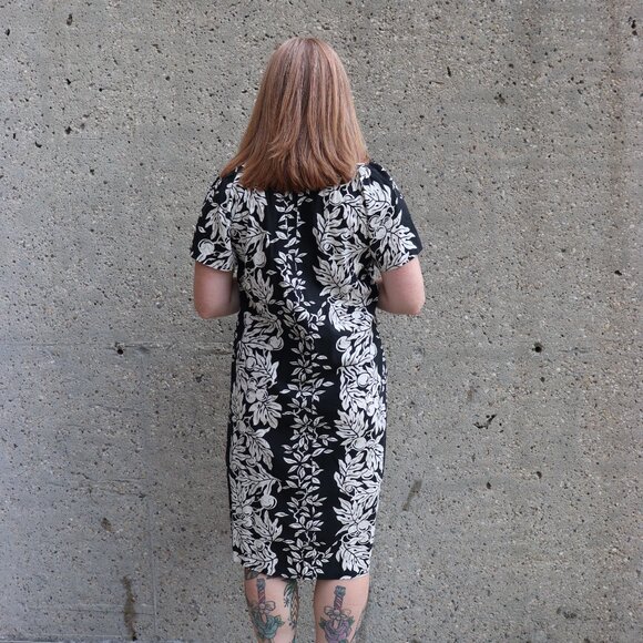 vintage black floral Hawaiian muumuu - Picture 8 of 12